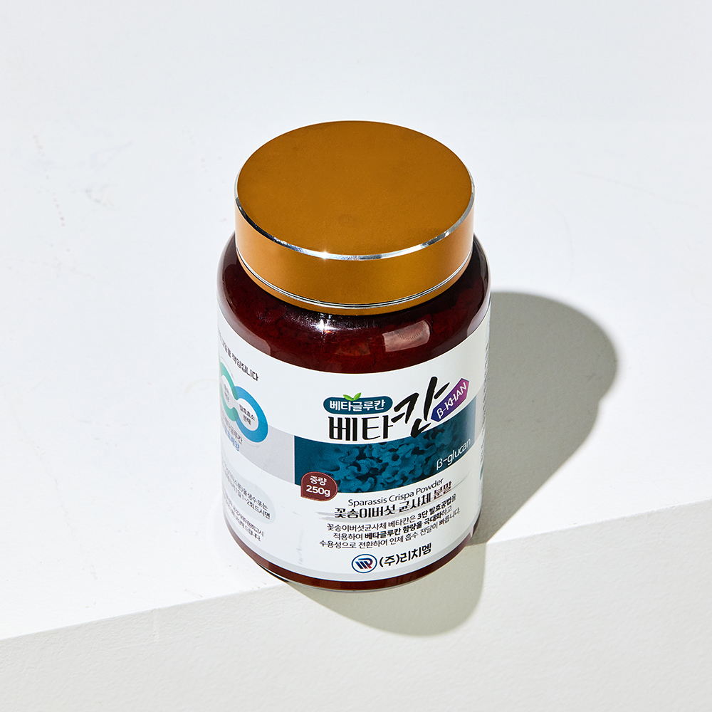 자연 속 꽃송이버섯 이미지